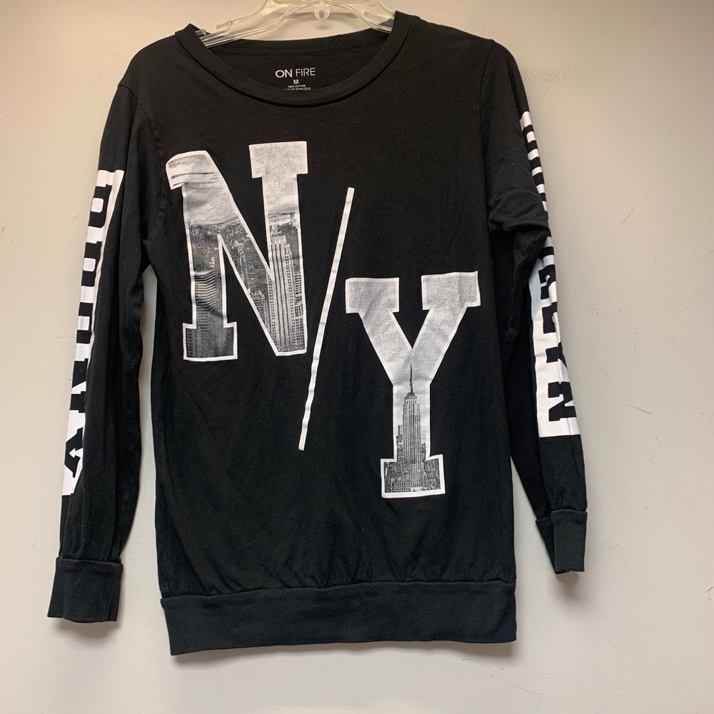 On Fire NYC Graphic T-Shirt Mens M Black Excellent Long Sleeve Brooklyn Bronx